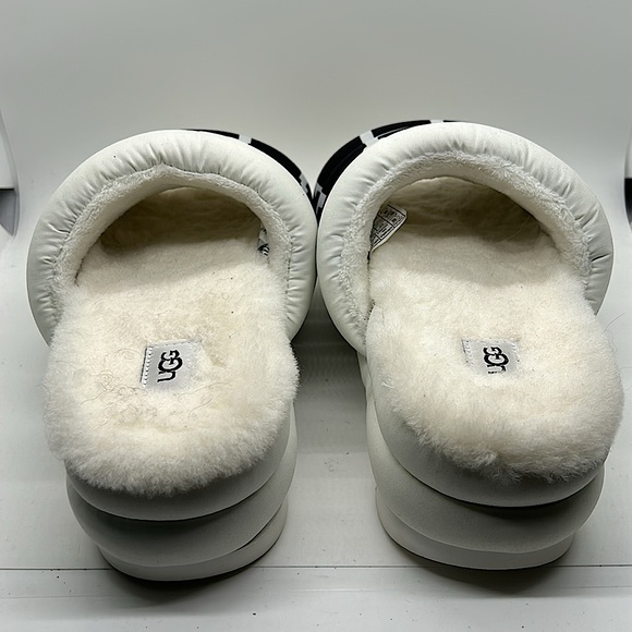 UGG Black/White Maxi Logo Lamb Fur Puffy Platform Slides Sandals **Size 9** 🌺🌺 - Picture 4 of 5